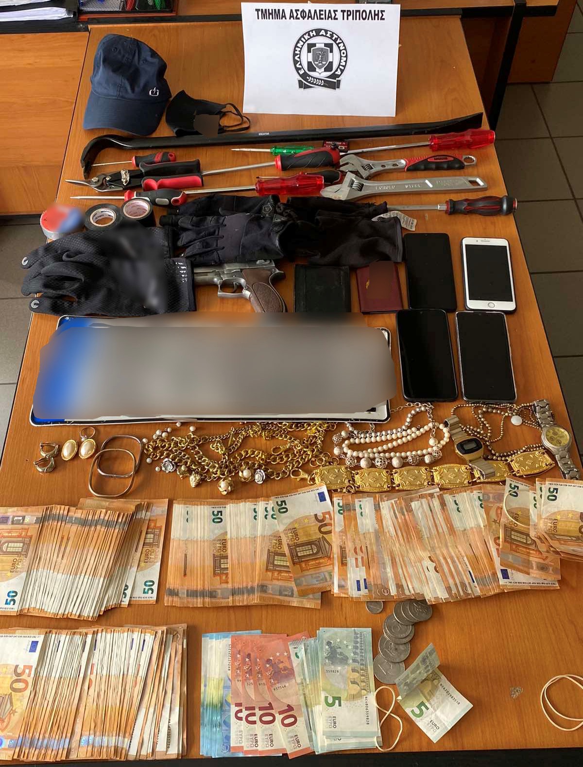 Συνελήφθησαν άμεσα δύο άτομα για ληστεία στην Αρκαδία