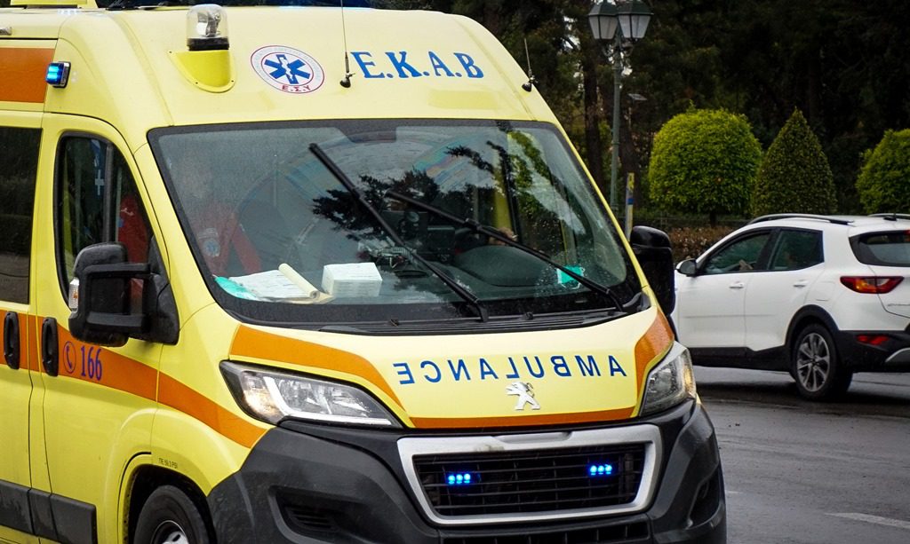 Κορινθία: Σοβαρό τροχαίο με ανατροπή επιβατικού αυτοκινήτου