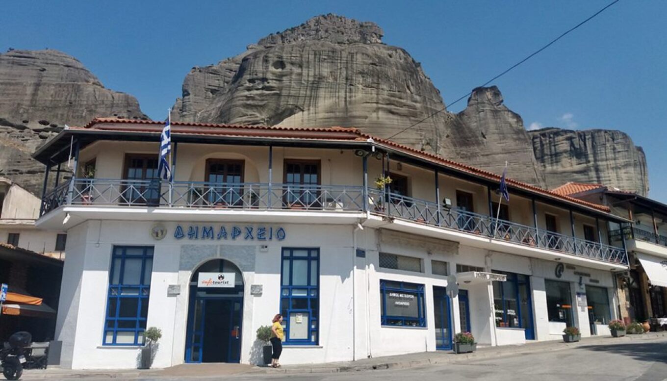Μετέωρα: Δημοτικός υπάλληλος πήρε αναρρωτική και εμφανίστηκε για δουλειά 13 χρόνια μετά