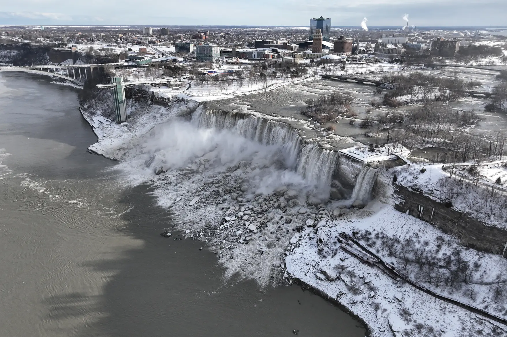 frozen-niagara-falls-010.webp