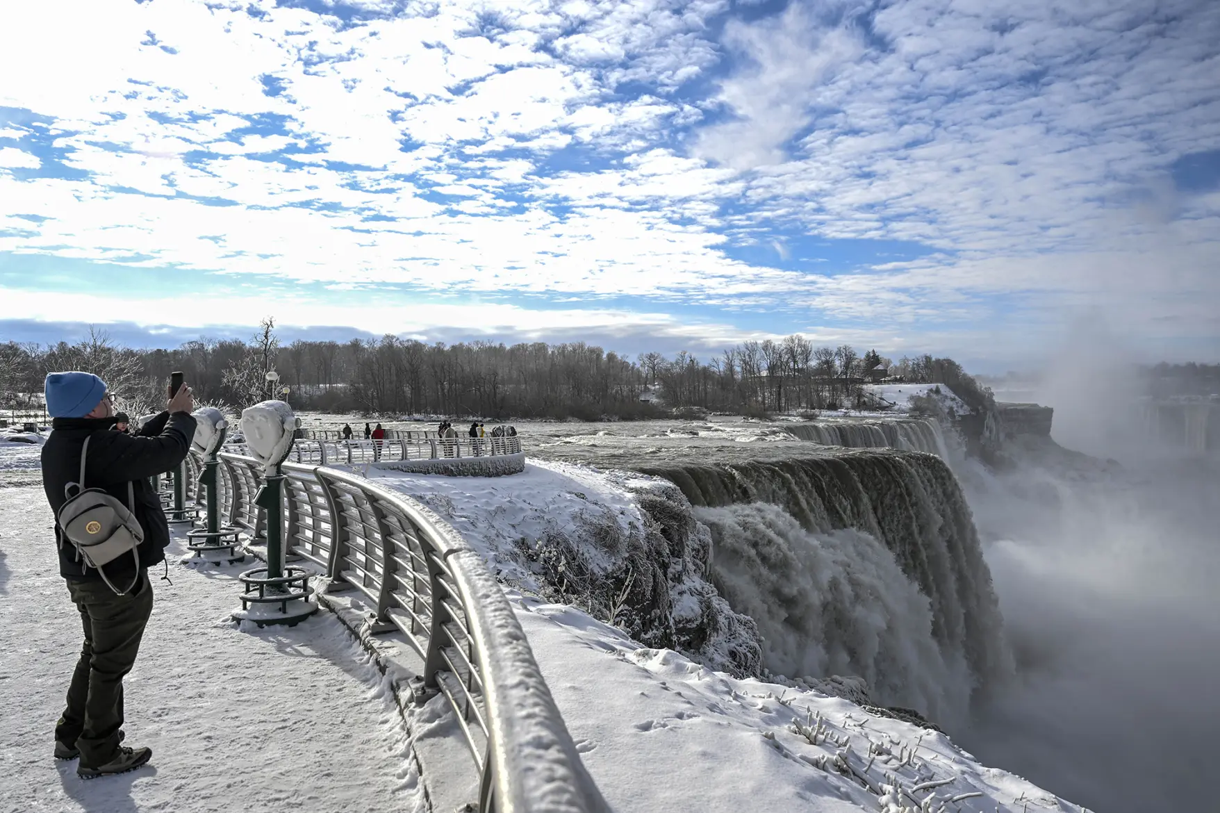 frozen-niagara-falls-019.webp
