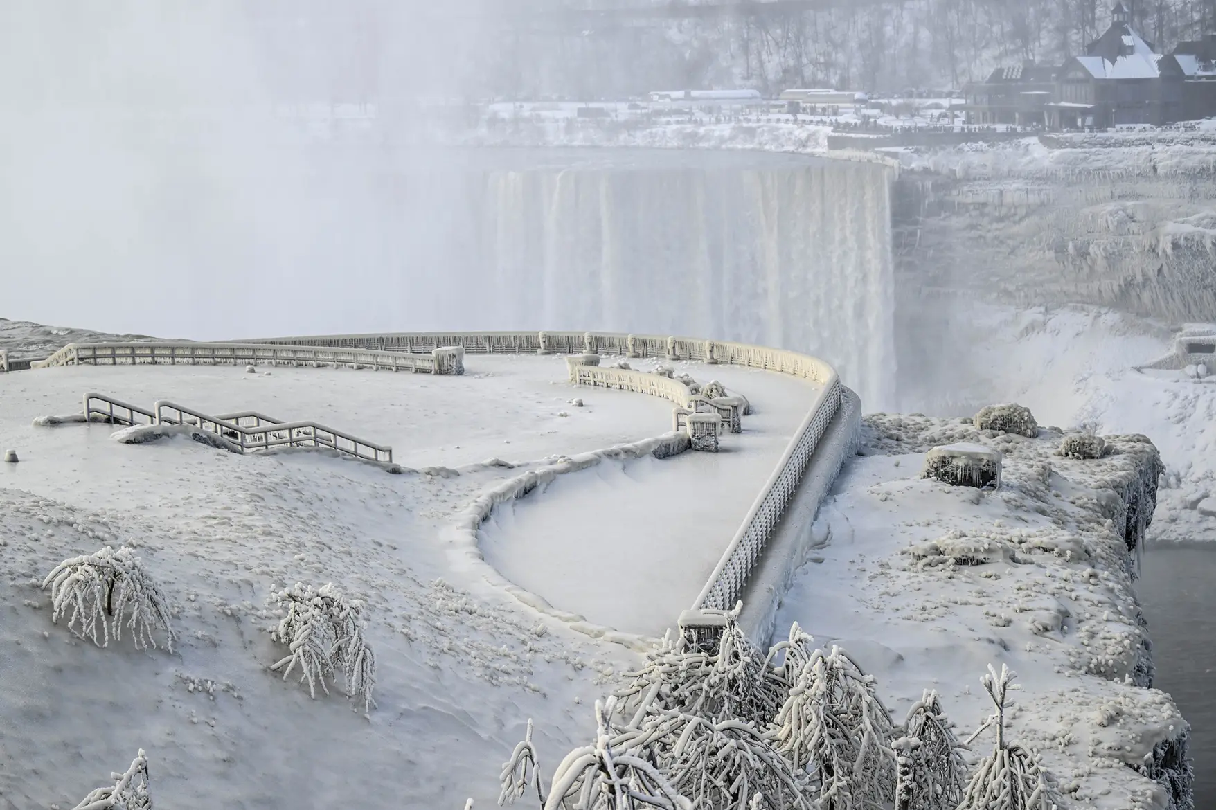 frozen-niagara-falls-026.webp