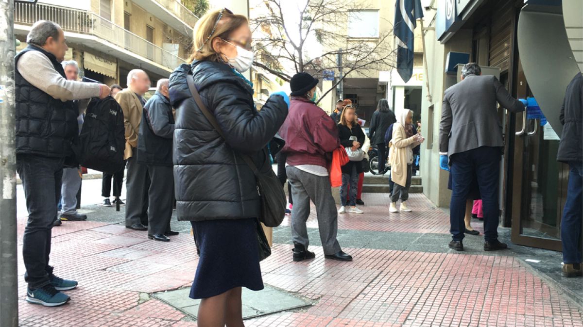 Στέλεχος τράπεζας: «Οι κωδικοί σας, σαν… την πόρτα» -Τι συμβαίνει με mail απάτης &amp; λουκέτα καταστημάτων