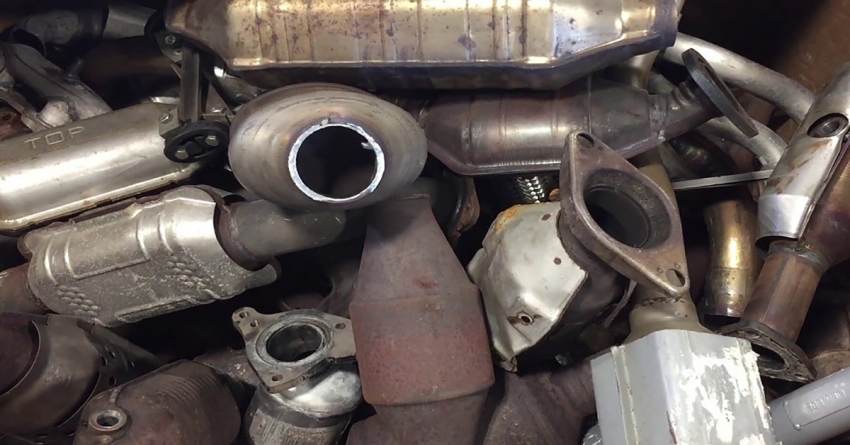 Δείτε πως κλέβουν τους καταλύτες από το αεροδρόμιο (+video)