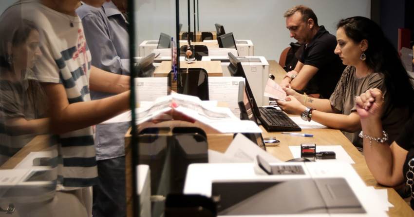 50 εκατ. μπόνους σε 50.000 δημοσίους υπαλλήλους