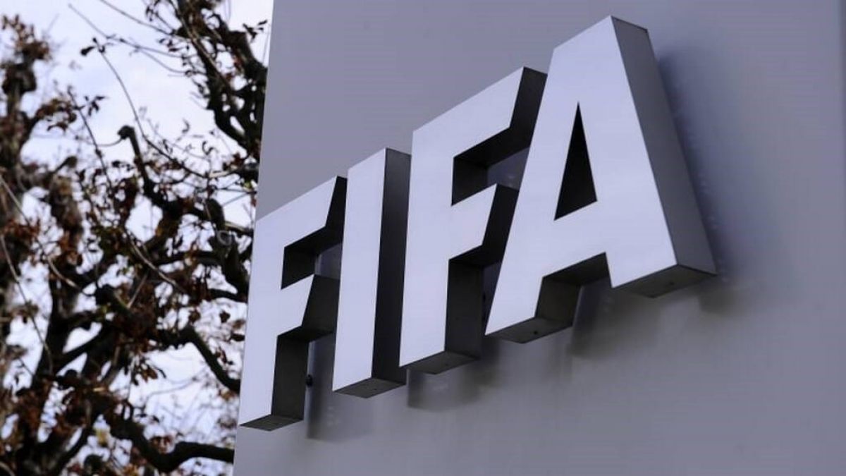 FIFA: Σε ουδέτερο έδαφος και χωρίς εθνικό ύμνο η Ρωσία – Ανοικτό το ενδεχόμενο αποβολής