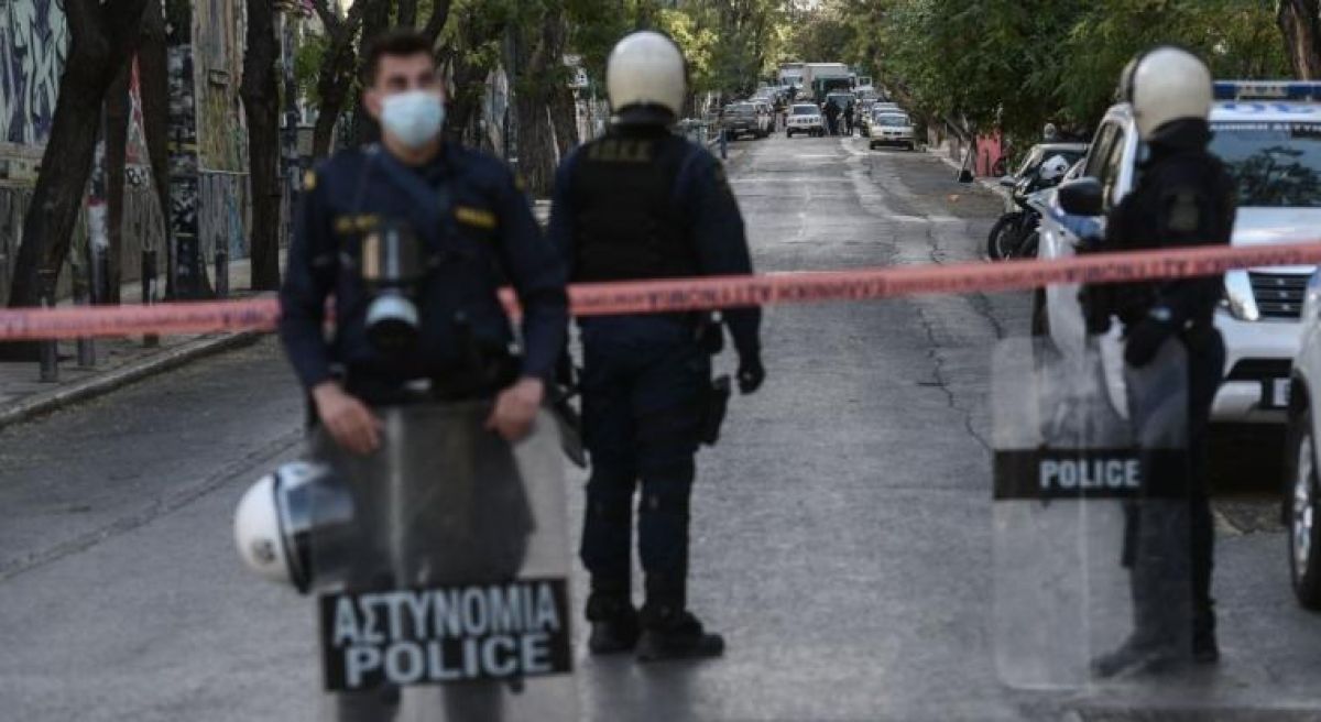 Νέο «απαγορευτικό συναθροίσεων», πρόστιμα για πάνω από 100 άτομα