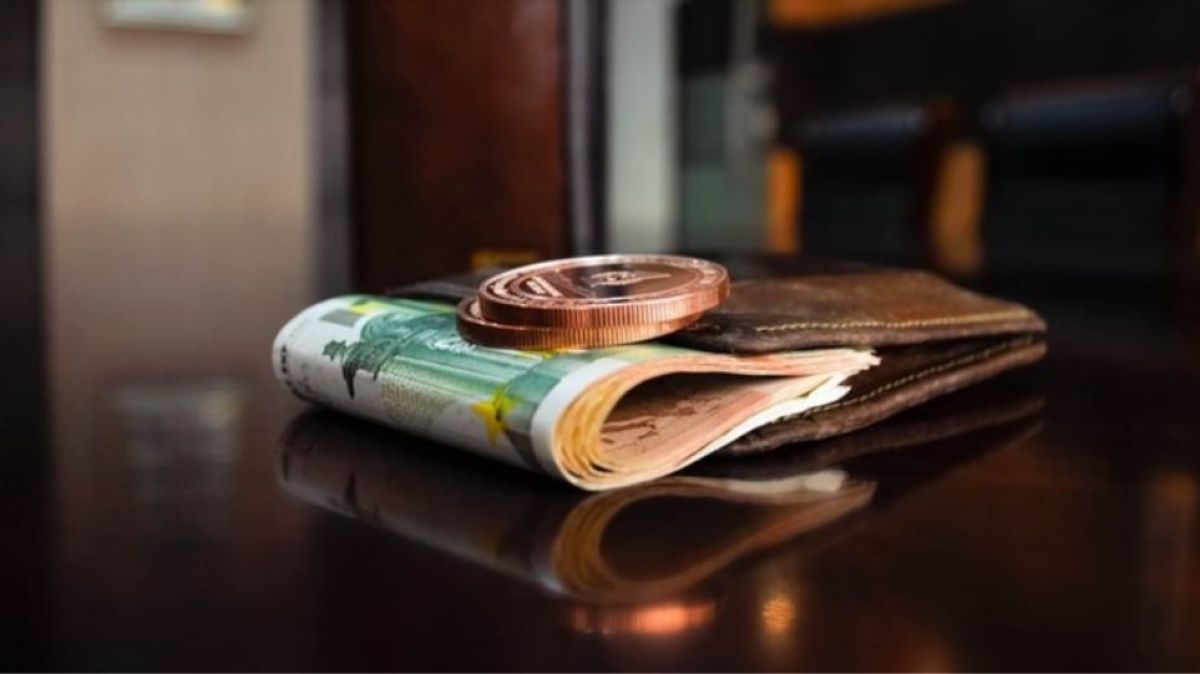 «Τριπλή» αύξηση μισθών για το 2022 – Όλα όσα θα ισχύσουν τη νέα χρονιά