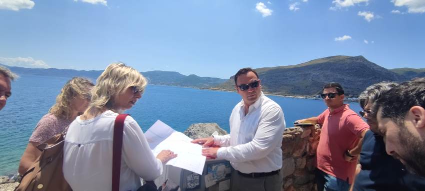 Στον Δήμο Μονεμβασίας ο Βερούτης για την ανάπλαση της οδού από την Γέφυρα μέχρι την Πύλη και για το έργο φωτισμού του Βράχου