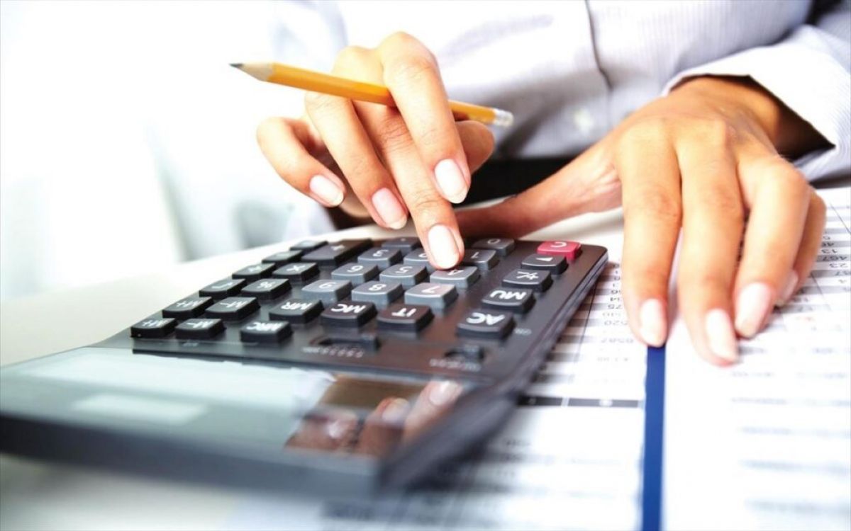 Έρχονται ελαφρύνσεις για ΕΝΦΙΑ, e-αποδείξεις, και τεκμήρια διαβίωσης