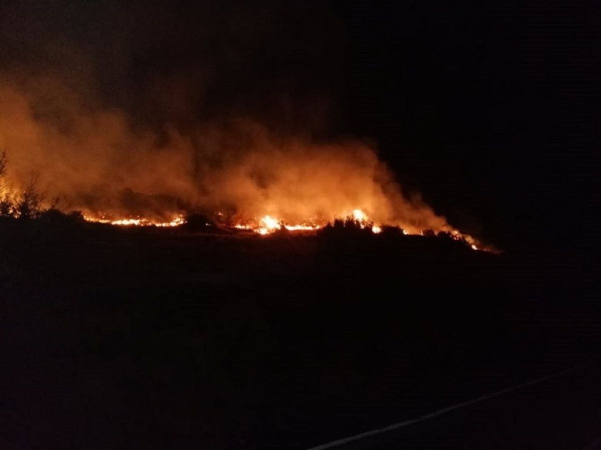 Μαίνεται η πυρκαγιά στο Λιβαδάκι Ηλείας - Εκκενώθηκε το χωριό