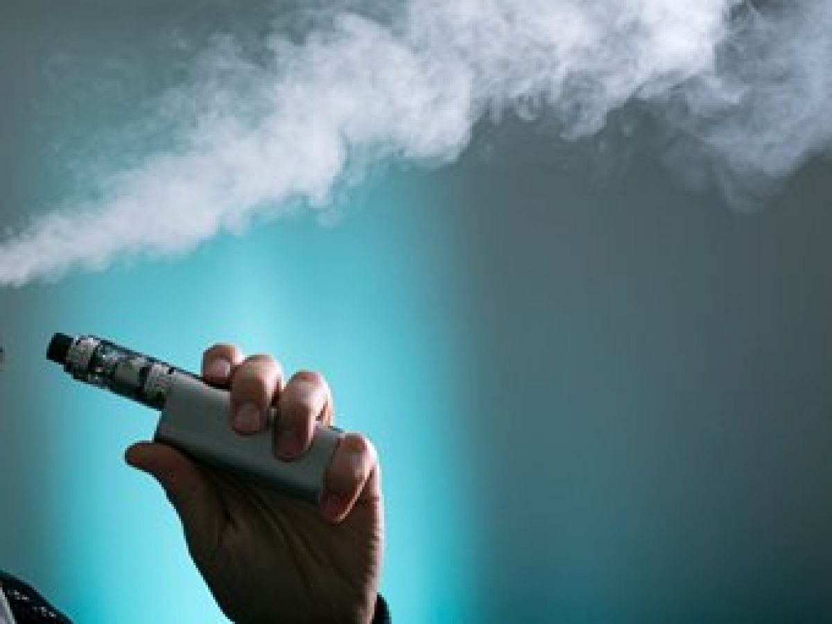 Ηλεκτρονικό τσιγάρο: Μεγάλος ο κίνδυνος ουλίτιδας