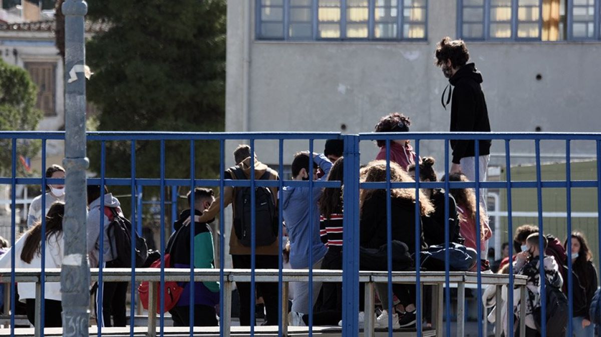 Πώς θα ανοίξουν τα Λύκεια από τη Δευτέρα - Τι θα γίνει με τα self test