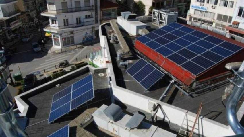 Φωτοβολταϊκά στη στέγη: Πότε ανοίγει η πλατφόρμα για τις αιτήσεις