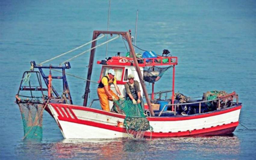ΥΠΟΒΟΛΗ ΑΙΤΗΣΕΩΝ ΑΠΟ ΑΛΙΕΙΣ ΓΙΑ ΑΥΞΗΣΗ ΙΠΠΟΔΥΝΑΜΗΣ ΚΑΙ ΧΩΡΗΤΙΚΟΤΗΤΑΣ ΕΠΑΓΓΕΛΜΑΤΙΚΩΝ ΑΛΙΕΥΤΙΚΩΝ ΣΚΑΦΩΝ