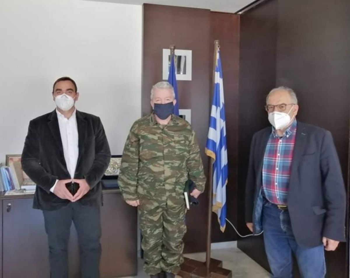 Ο Αντιπεριφερειάρχης Λακωνίας Θεόδωρος Βερούτης υποδέχθηκε                                          τον νέο Ταξίαρχο του ΚΕΕΜ