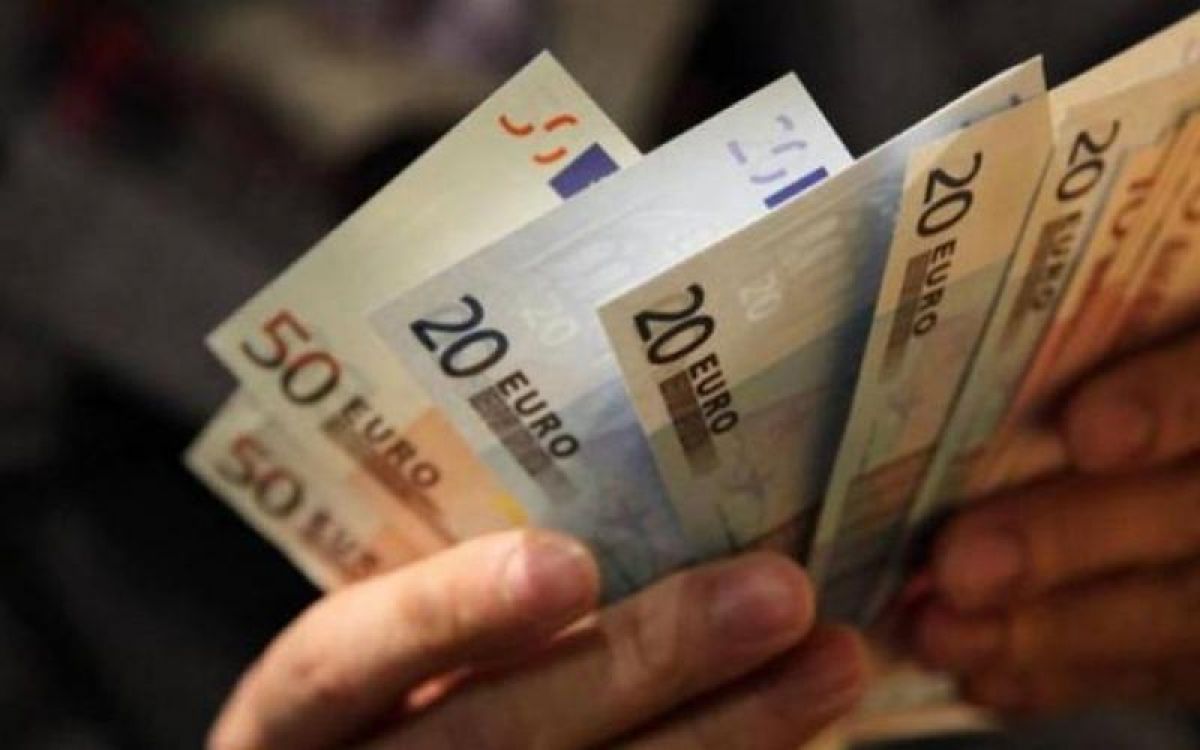 Μπαράζ πληρωμών μέχρι την εκπνοή του έτους