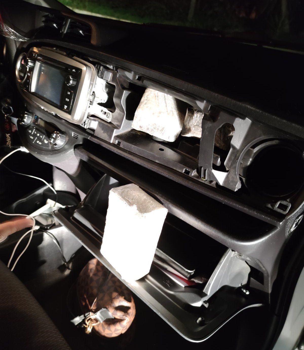 Συνελήφθη 33χρονη για ναρκωτικά στην Κορινθία     Σε βάρος της σχηματίσθηκε δικογραφία για τα ναρκωτικά     Κατασχέθηκαν πάνω από -3- κιλά ηρωίνης