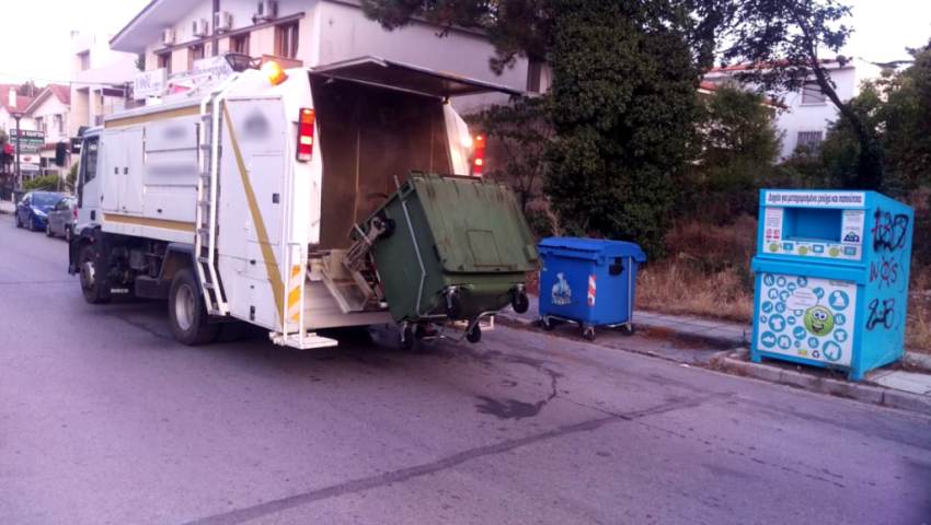 Νέο εργατικό ατύχημα: ΙΧ έπεσε σε απορριμματοφόρο -Τραυματίστηκε υπάλληλος καθαριότητας