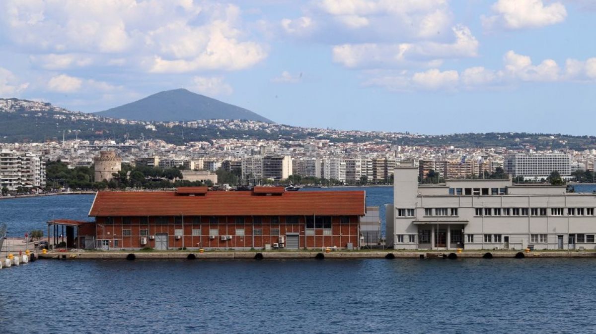 Φρενίτιδα στη Θεσσαλονίκη: Ζητούν άδειες από τους δήμους για να βρουν λίρες