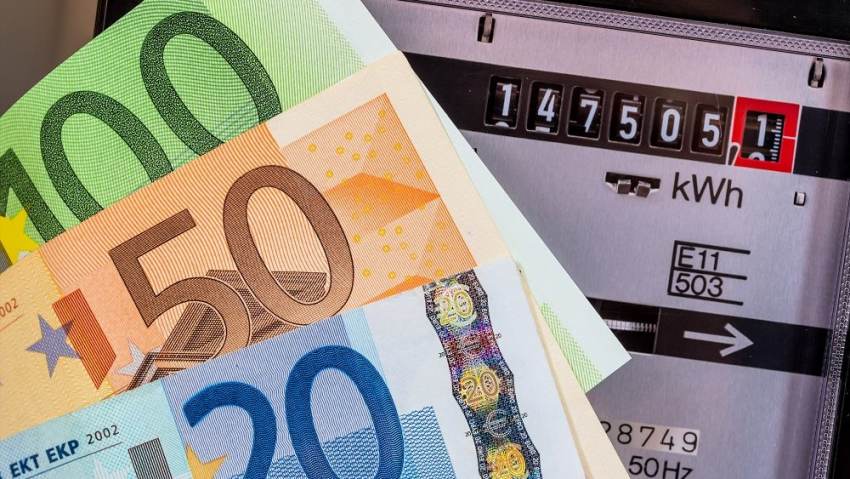 Νέα βουτιά στην κατανάλωση ρεύματος - Η κρίση "σβήνει" τα φώτα στα νοικοκυριά