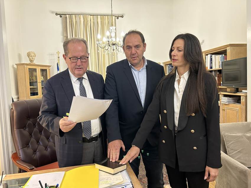 Ορκίστηκαν ενώπιον του περιφερειάρχη Πελοποννήσου Π. Νίκα οι δύο νέοι σύμβουλοι της μείζονος αντιπολίτευσης στο Περιφερειακό Συμβούλιο