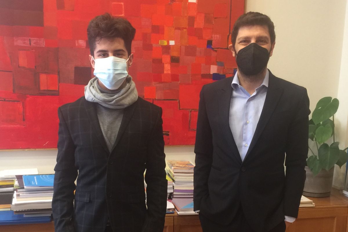 Συνάντηση φοιτητή με τον Υφυπουργό σύγχρονου πολιτισμού για θέματα του σύγχρονου πολιτισμού της κ. Λακωνίας