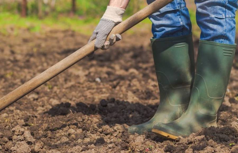 Οι εργάτες γης καλούνται να πληρώσουν αναδρομικά για εργόσημο από το 2017