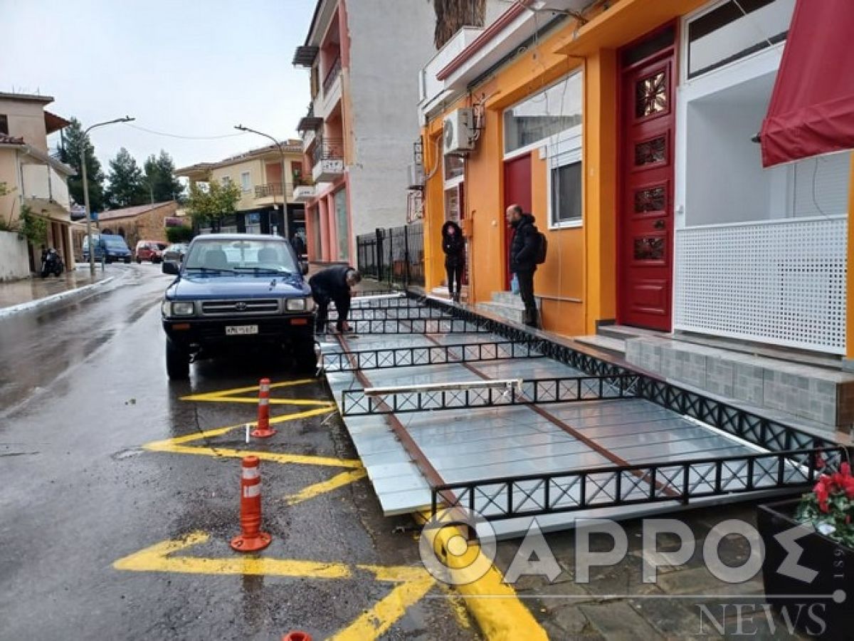 Δύο γυναίκες τραυματίες στην Καλαμάτα από κατάρρευση στεγάστρου