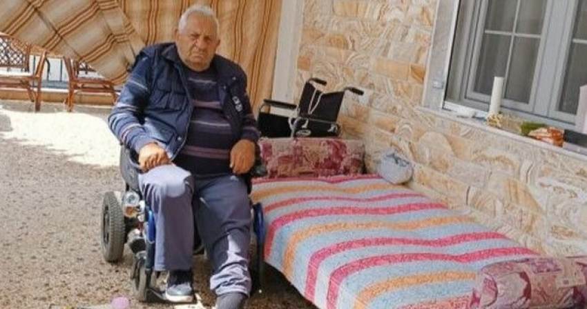 Φλογητά: Επί 14 μέρες ζει στο μπαλκόνι ο ανάπηρος 81χρονος που έχασε το σπίτι του σε πλειστηριασμό