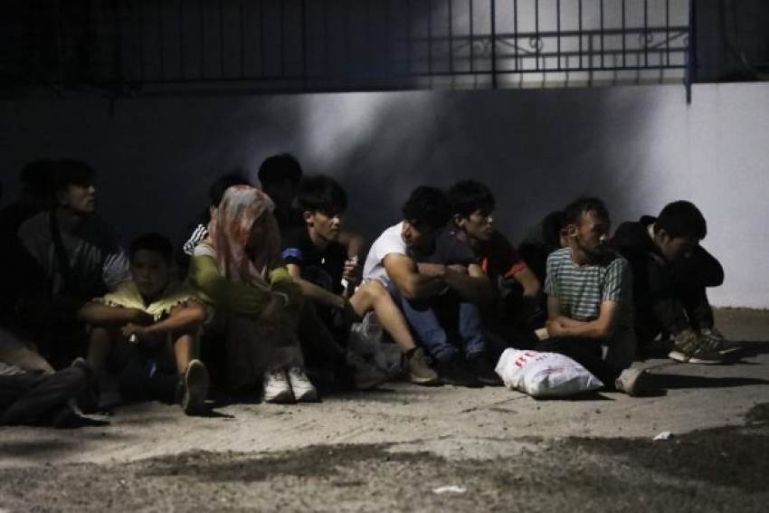 Σκάφος με 100 πρόσφυγες προσάραξε στα Κύθηρα - Ανάμεσά τους και παιδιά