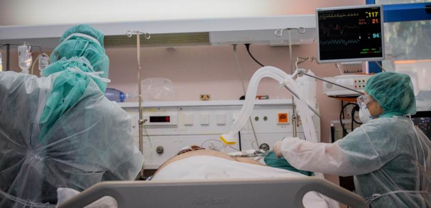 Ασθενείς με κορωνοϊό θα νοσηλεύονται και σε ιδιωτικές κλινικές – Οι επόμενες προτεραιότητες για τα νοσοκομεία