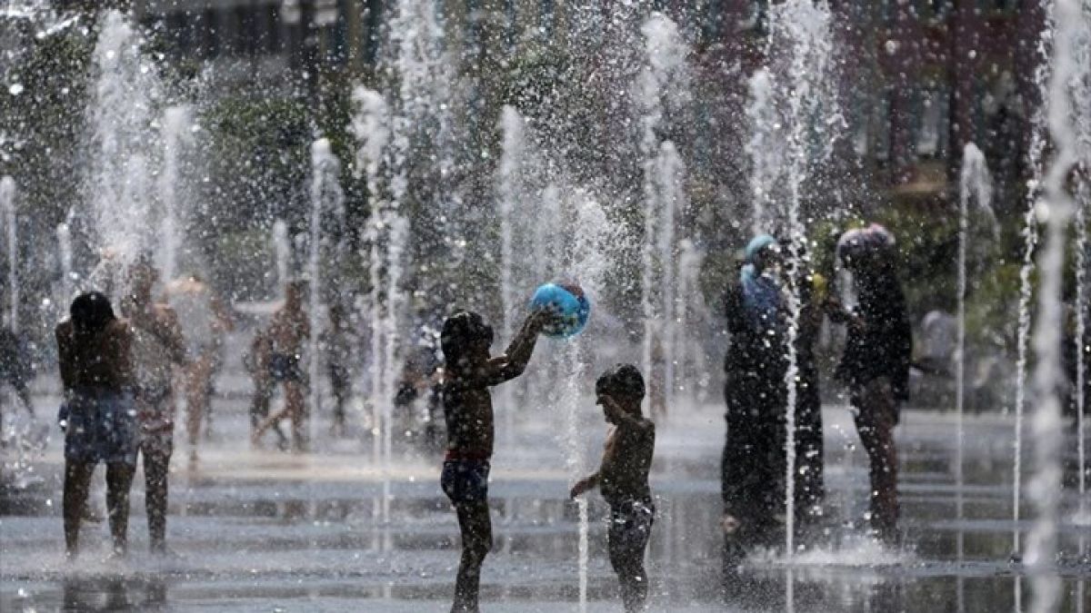 Συνεχίζεται ο καύσωνας: Πού θα δείξει 42άρια το θερμόμετρο - Σε ποιες περιοχές θα βρέξει