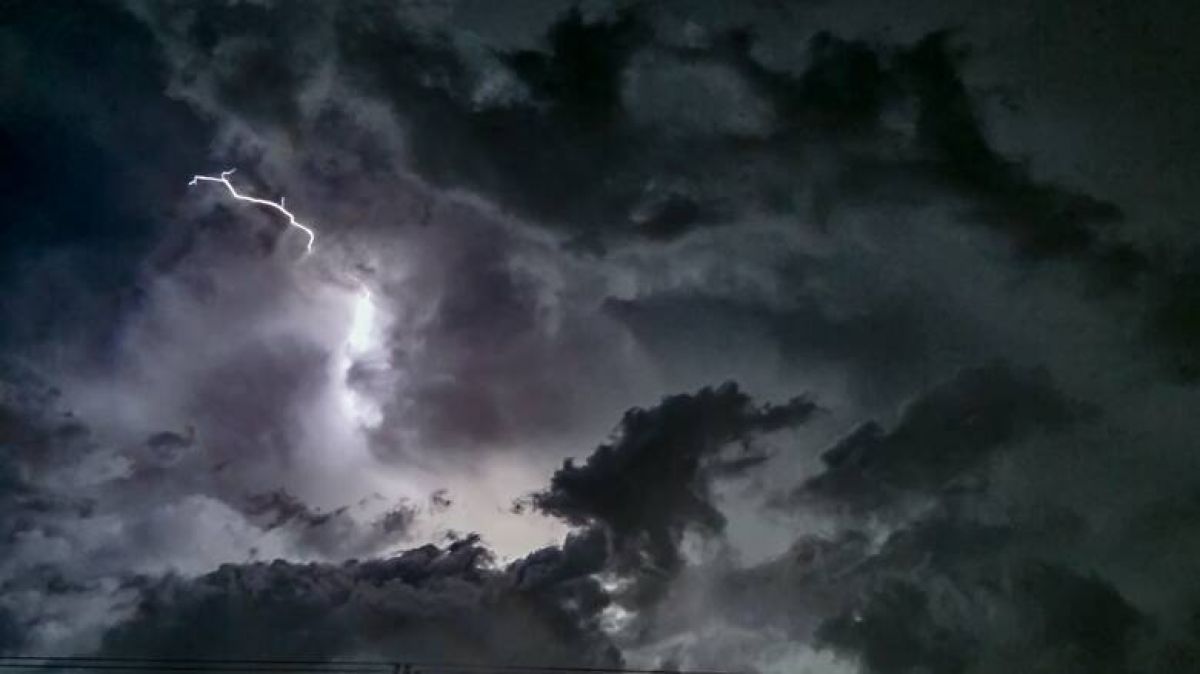 Καιρός: Επιδείνωση με βροχές, καταιγίδες και ισχυρούς ανέμους – Πού θα «χτυπήσουν» τα φαινόμενα