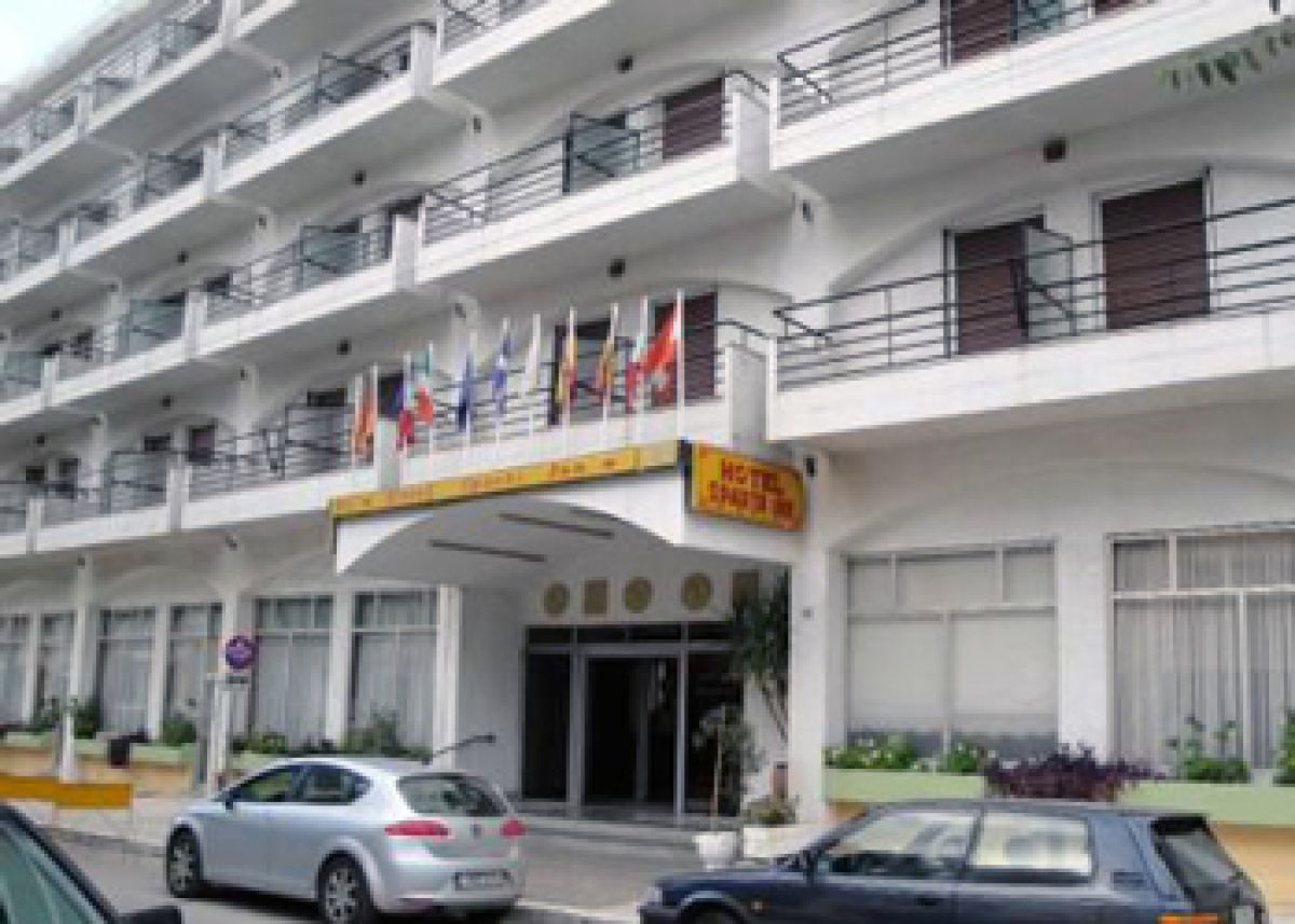 Από τους 245 φιλοξενούμενους επίσημα αναγνωρισμένους «δικαιούχους διεθνούς προστασίας» (εκ των οποίων τα 115 είναι παιδιά από 0-15 χρονών), οι 188 υποβλήθηκαν σε rapid test και οι 21 βρέθηκαν θετικοί.