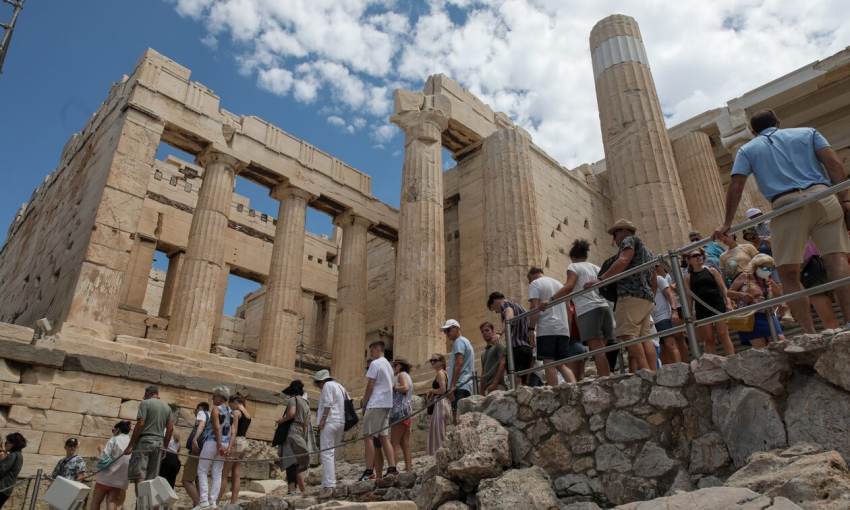 Τραγωδία στην Ακρόπολη: Τουρίστρια έπεσε από σκαλιά και σκοτώθηκε