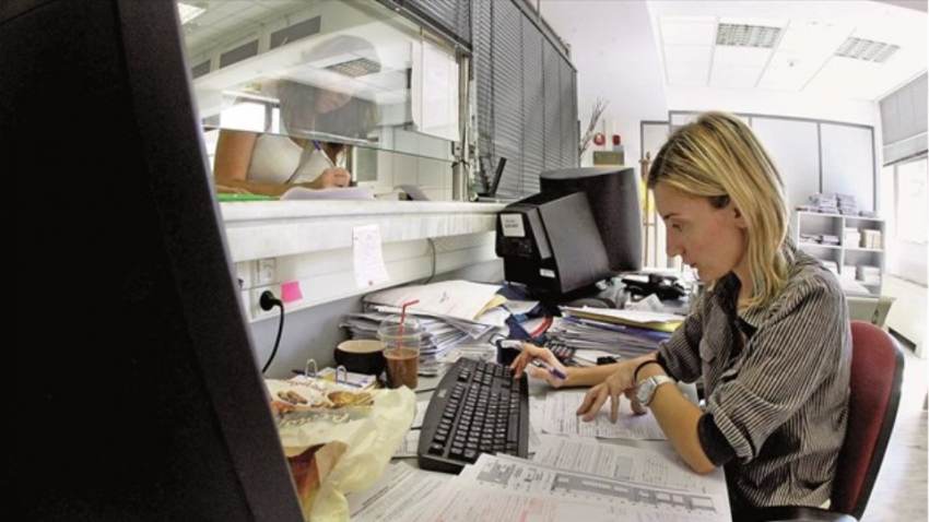 Κατάργηση εισφοράς αλληλεγγύης: Τι κερδίζουν οι δημόσιοι υπάλληλοι