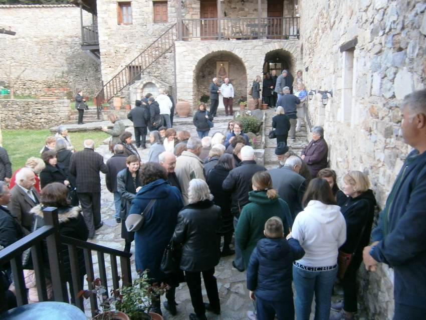 ΚΑΤΑΝΥΚΤΙΚΗ ΑΚΟΛΟΥΘΙΑ ΤΟΥ ΝΥΜΦΙΟΥ ΤΩΝ ΓΟΡΤΥΝΙΩΝ ΤΗΣ ΣΠΑΡΤΗΣ ΣΤΗΝ ΙΕΡΑ ΜΟΝΗ ΓΟΛΑΣ ΓΟΡΑΝΩΝ