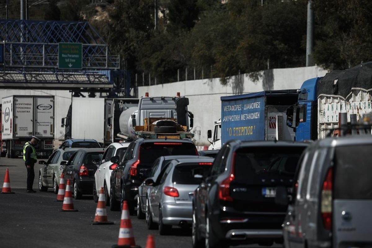 Χιλιάδες αυτοκίνητα πέρασαν από τα διόδια Ελευσίνας και Αφιδνών το τελευταίο 24ωρο