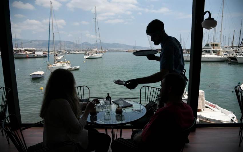 Κατάργηση του 40ωρου και του πενθήμερου στον επισιτισμό με τη βούλα