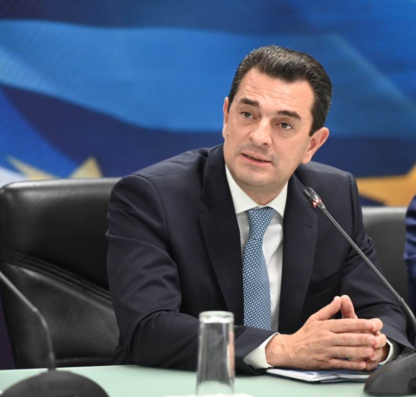 «Στηρίζουμε έμπρακτα την ελληνική οικογένεια με προσιτές τιμές στα σχολικά είδη και πλαφόν στο περιθώριο κέρδους»