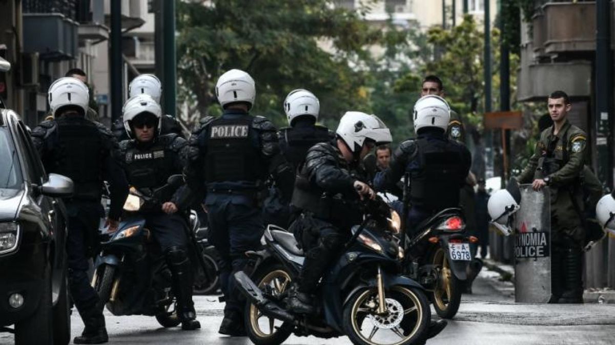 Προφυλακιστέος ο 23χρονος για τον ξυλοδαρμό του αστυνομικού στην Ν. Σμύρνη - Ελεύθερος ο 22χρονος