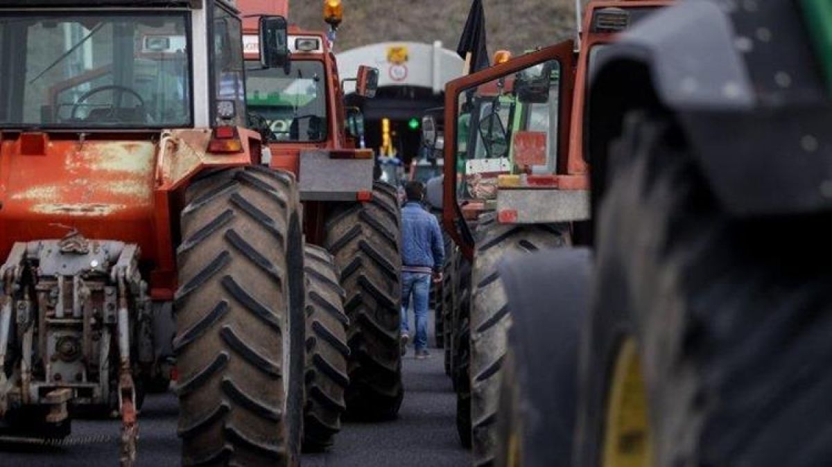 Μπλόκα: Πιέζουν οι αγρότες για συνάντηση με τον Κυριάκο Μητσοτάκη – «Θέλουμε λύσεις και δεν κάνουμε πίσω»