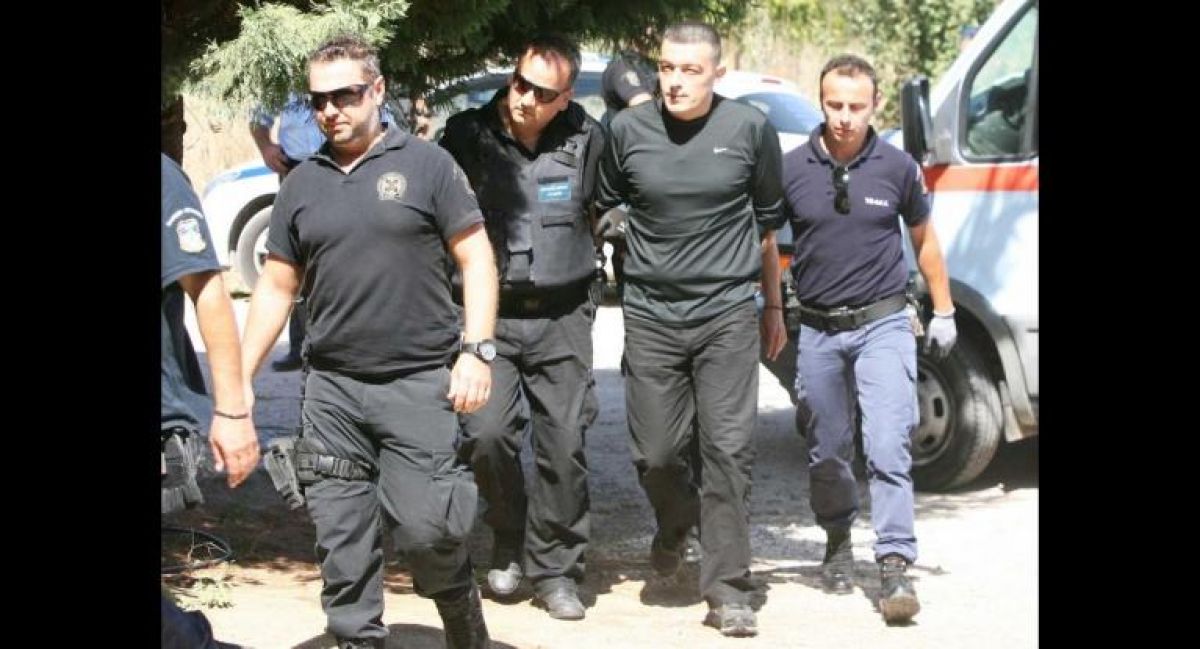 Σταμάτησαν για έλεγχο το αυτοκίνητο για κορωνοϊό ...και τους προέκυψε ο Αλκέτ Ριζάι