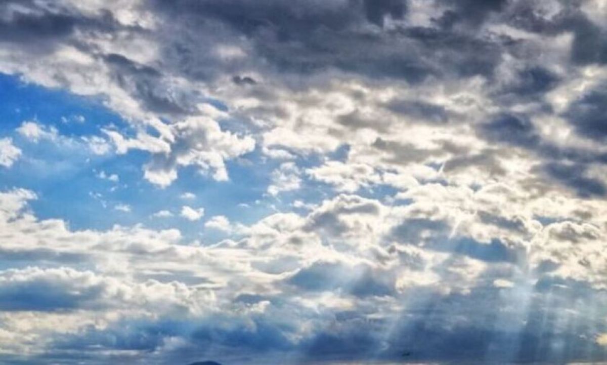 Καιρός: Ηλιοφάνεια και τοπικές βροχές σήμερα – Αναλυτικά η πρόγνωση