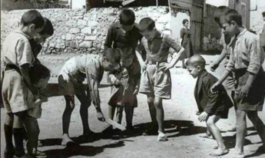 Είχατε παίξει Ξυλίκι, ήταν το αγαπημένο παιχνίδι των αγοριών τα παλιά χρόνια...