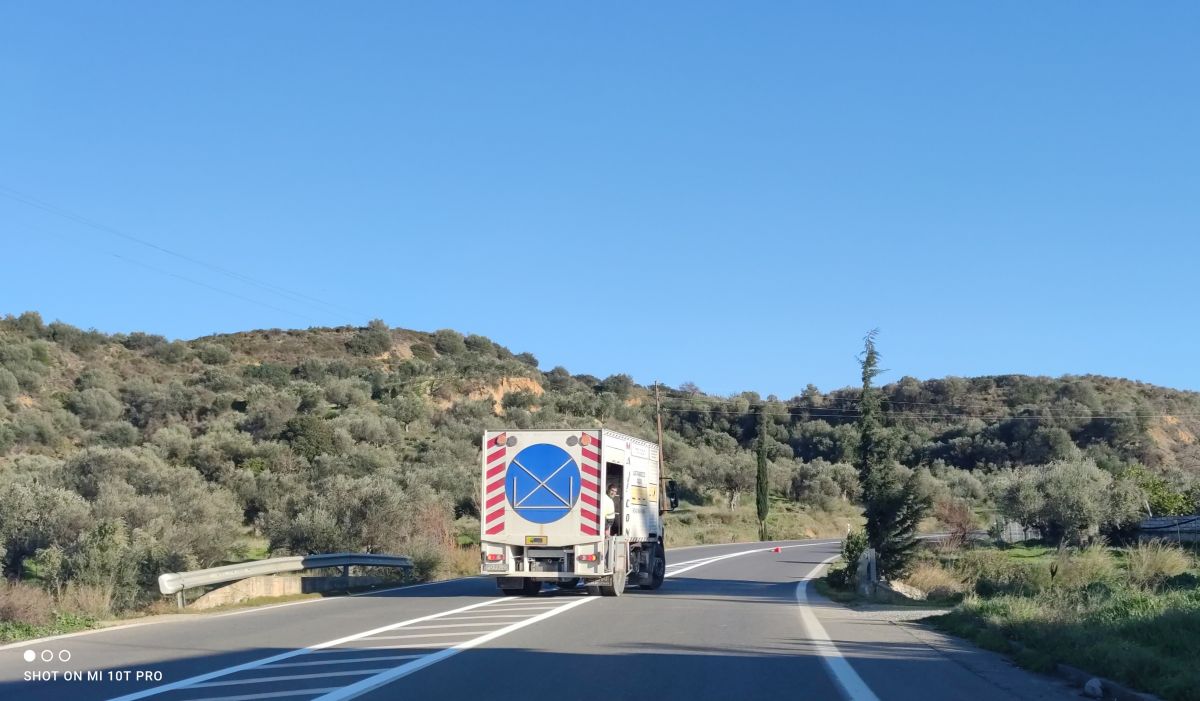 Σε εξέλιξη ολοκληρωμένο πρόγραμμα διαγραμμίσεων, σήμανσης και ασφάλισης  οδικού δικτύου της Π.Ε. Λακωνίας