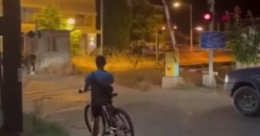 Φλώρινα: Μπάρα σε φυλασσόμενη διάβαση ανεβαίνει δευτερόλεπτα πριν περάσει το τρένο (βίντεο)