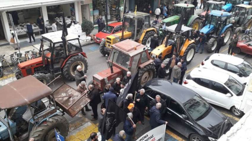 Οδηγός λεωφορείου σε αγρότη: «Θα μου κλ… μια μάντρα @RX!δ!@»