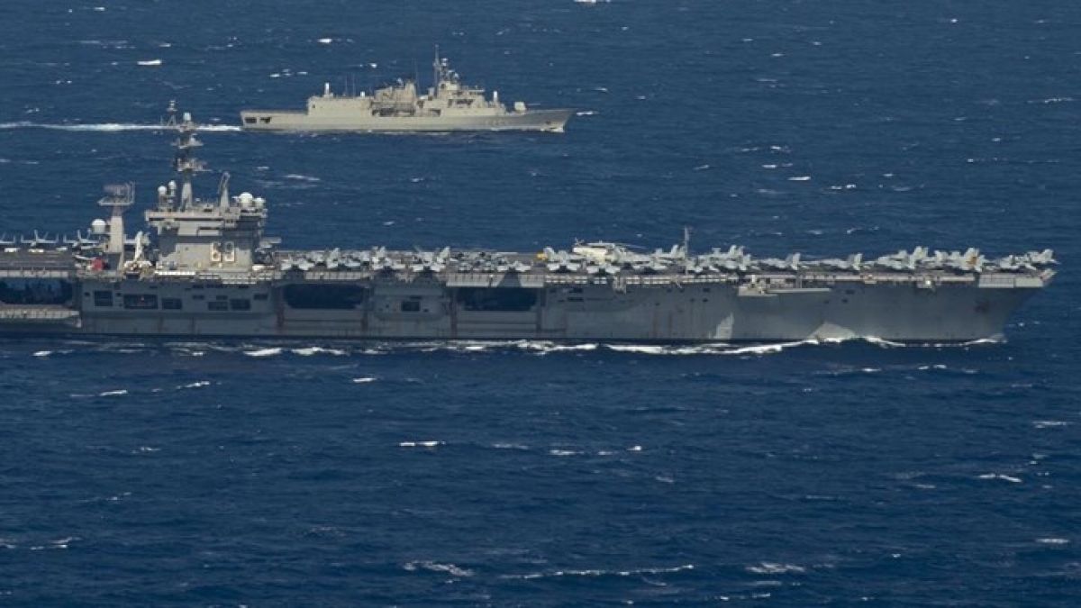 Η φρεγάτα ΨΑΡΑ μαζί με το αεροπλανοφόρο USS Eisenhower - ΦΩΤΟ